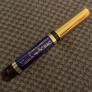 ShadowSense by SenseCosmetics, long lasting eye shadow. Color is Onyx.